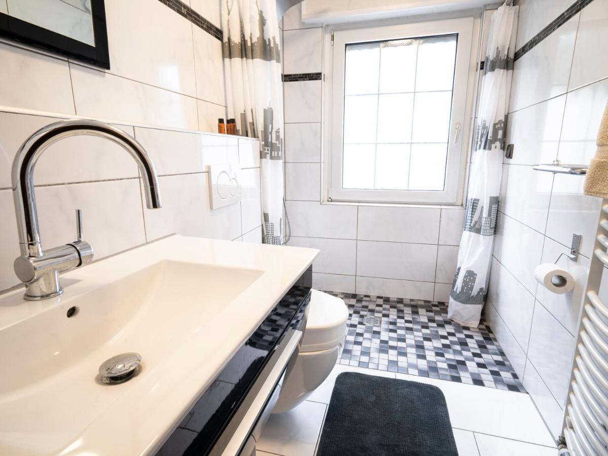 Truth Fuer 5 - King Size Betten, Kamin, Garten, Xxl Couch, Smart-Tv Dortmund Bagian luar foto